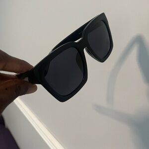 Black oversized sunglasses